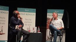 Paolo Bonolis al teatro Diana ha presentato il libro “Perché parlavo da solo”
