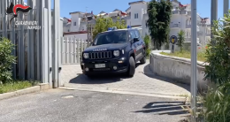 Pestato dal clan per aver picchiato ex compagna, sei arresti
