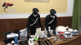 Tre arresti per spaccio, nel cofano 10 chili di cocaina 
