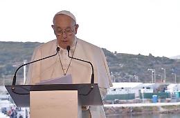 Il Papa tra i rifugiati di Lesbo, il messaggio all'Europa