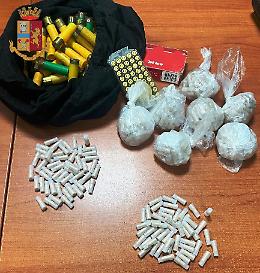 Scampia, sequestrate munizioni e droga