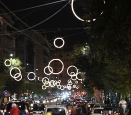 Napoli senza luminarie, luci solo a corso Umberto