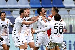 Vittoria in rimonta per il Benevento: espugnata la Sardegna Arena 