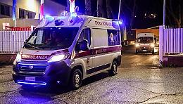 Bimba scende dall’auto in panne: travolta e uccisa