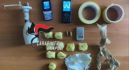 Cocaina, crack e marijuana: spacciatore in manette