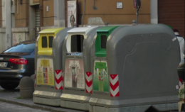 Differenziata, controlli a Chiaia: multe a negozi, ristoranti e impresa cinematografica