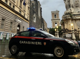 Napoli Centro e Chiaia: rinvenuti orologi di lusso, droga e una pistola