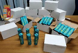 Nasconde fuochi d'artificio illegali, finisce nei guai