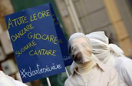 Marcia della liberazione a Napoli, gli artisti: apriamo cinema e teatri
