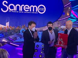 Sanremo, Ranieri tra le lacrime: premio della critica è una perla per la mia vita