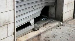 Bomba carta esplode davanti a sala giochi