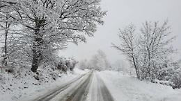 Bloccato nella neve in Irpinia, percorre 12 km a piedi