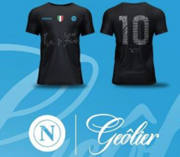 Una maglietta del Napoli per Geolier a Sanremo