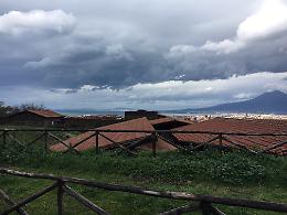 Soprintendenza Pompei "occupante abusiva" della collina di Varano