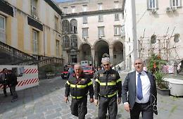 Crollo agli Incurabili, si ampliano le crepe: sgomberato l'ospedale. Trasferite anche le opere d'arte della storica farmacia
