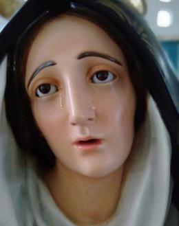 Il miracolo di Pasqua: la statua della Madonna "piange"