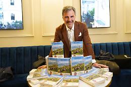 Presentato a Napoli il nuovo libro di Beppe Convertini “Paesi miei”