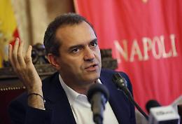 Rifiuti, De Magistris: "Liberato dalle ecoballe sito di stoccaggio a Torre del Greco"