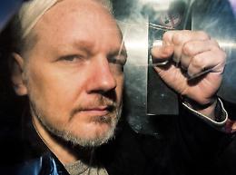 Carlo III, la lettera di Assange: «Imploro il re di farmi visita in carcere»