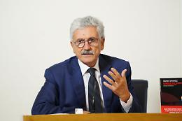 Compravendita navi e aerei militari, D’Alema e Profumo indagati a Napoli