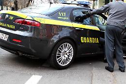 Sgominata banda di falsari nel Napoletano, sequestrate 200mila calzature