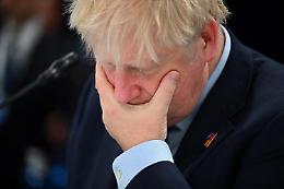 Gran Bretagna, fuga di ministri: ma Johnson resta in sella