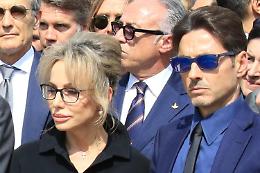 Testamento Berlusconi, a Marina e Pier Silvio maggioranza di Fininvest: 100 milioni a Marta e al fratello