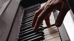 Abusi su allieva minorenne, docente di musica ai domiciliari
