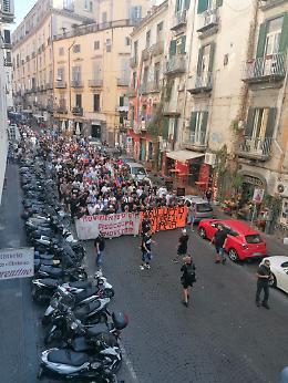 Disoccupati manifestano davanti all'ex Provincia