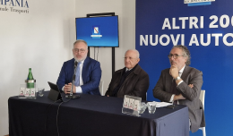 De Luca presenta i nuovi bus: «È uno sforzo pazzesco»