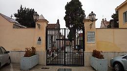 Cimiteri vandalizzati, furti e tombe devastate: è allarme a Nord di Napoli