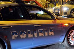 Due giovani accoltellati in via Carducci