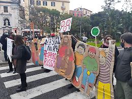Le madri in piazza: basta la didattica a distanza