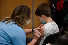 Restano chiuse Elementari e Medie, appello ai genitori: «vaccinate i bambini»