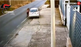 Qualiano, scaraventarono la donna fuori dall'auto: presi i due rapinatori
