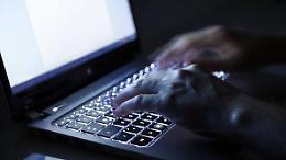 Traffico di carte di credito nel dark web, 13 arresti in 16 Paesi: uno a Napoli