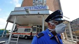 Coronavirus, caso sospetto a Napoli: assistente di volo ricoverato al Cotugno per il test. Esito negativo