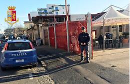 Tentano di rubare l'incasso a un autolavaggio, due arresti a Posillipo