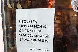 Libreria di Catania affigge cartello: «Qui non si vende il libro di Riina»