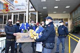 Polizia ritrova uova di Pasqua rubate, il titolare le dona al Santobono