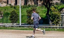 Sorpreso a fare jogging, tenta la fuga: arrestato