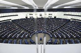 Guerra in Ucraina, Europarlamento: «Embargo totale su gas e petrolio a Russia»