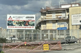 Rubano metri di guardrail, traffico in tilt nell'area nord di Napoli