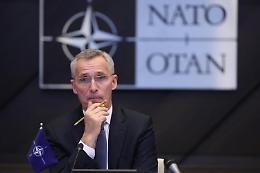 Ucraina-Russia, Stoltenberg: «Kiev decida se fare compromessi»