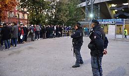 Tentano di rubare i sediolini del San Paolo, denunciati otto tifosi