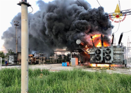 Pozzuoli, incendio nella centrale elettrica: paura tra i residenti