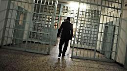 Ergastolano evade dal carcere di Perugia, uccise edicolante a Napoli