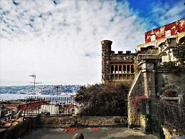 Sigilli a Villa Ebe a Pizzofalcone, pericolo crolli e degrado