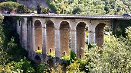 Ragazza si butta dal Ponte di Seiano, è in gravi condizioni