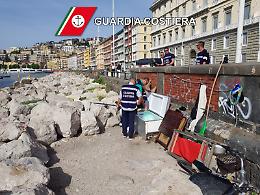 Maxiblitz sul Lungomare, rimossi gli ormeggi abusivi a Mergellina